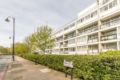 12 Hungerford House, Churchill Gardens, London