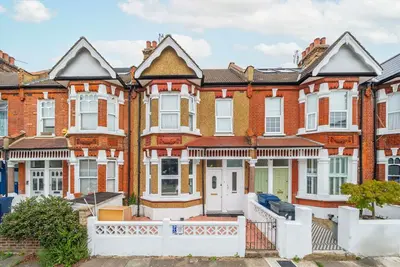 Davis Road, W3