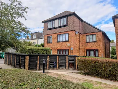 Earlswood Court, RH1