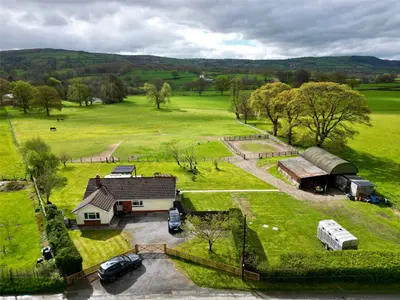 Crugybar, Llanwrda