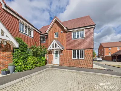 Carriage Road, Broughton, Aylesbury, HP22 7AN