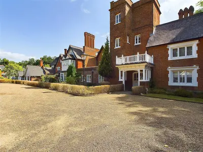 Devey Close, Kingston Upon Thames, KT2