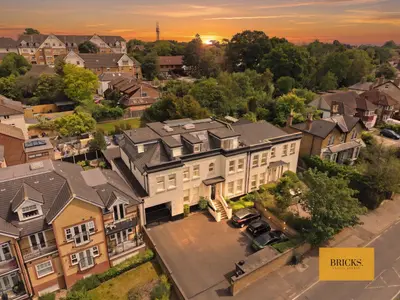 Epping New Road, Buckhurst Hill, IG9 5JT