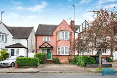 Lyndhurst Gardens, London, N3