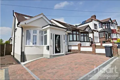 Hillington Gardens, IG8