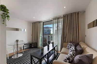 Queenstown Road, London, SW11