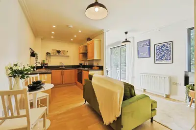 Victoria Road, London, W3