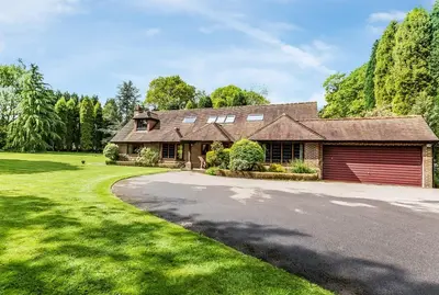 Newdigate Road, Beare Green, RH5