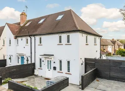 Almond Grove, Brentford, TW8