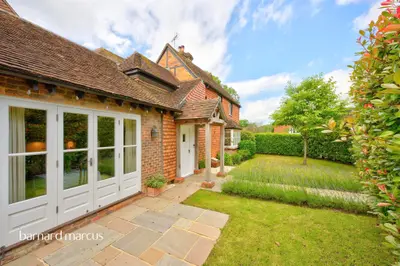 Kings Arms Court, Ockley, RH5
