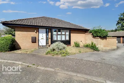 Henley Close, Saxmundham, IP17
