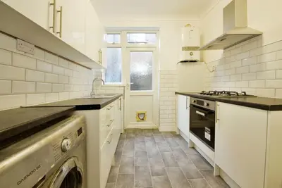 Lea Bridge Road, Leyton, E10