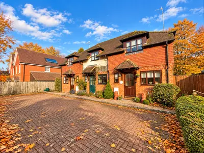 The Street, Hascombe, GU8