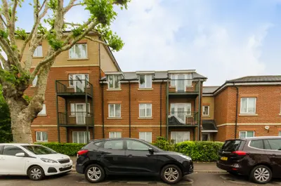 6 Connections House, 2 Glebe Road, London