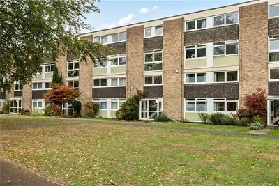 Trafalgar Drive, Walton-on-Thames, KT12