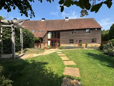 Elstead Road, Seale, Farnham, Surrey, GU10 1HU