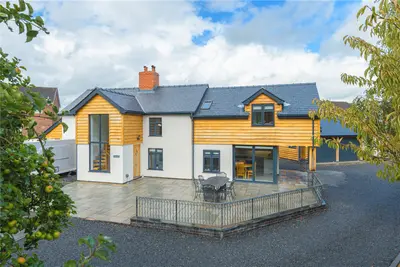 Manthrig Lane, Caersws, Powys, SY17 5EU