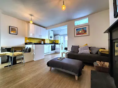 Lyndhurst Road, Worthing, BN11