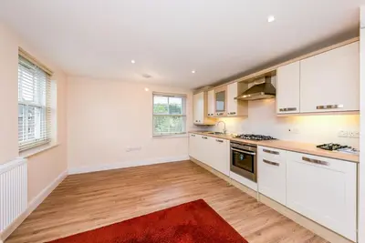 London Road, Guildford, GU1