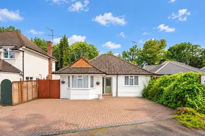 19 Turnoak Avenue, Woking