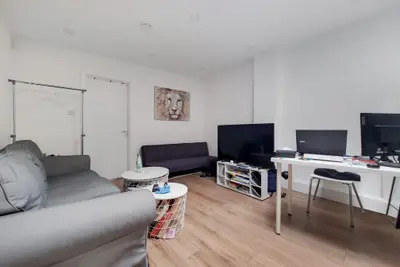 Flat 7, 138-142 Camberwell Road, London