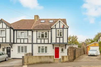 10 Deanfield Gardens, Hurst Road, Croydon