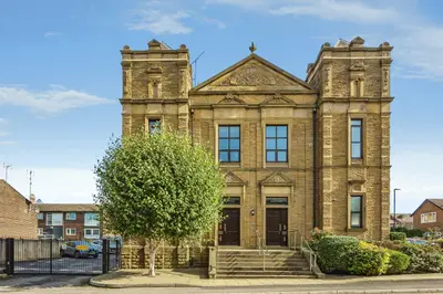 Commercial Street, Morley, LS27