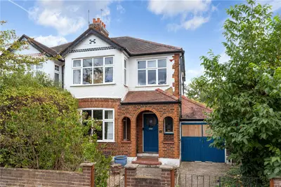 Chelwood Gardens, Kew, TW9