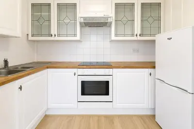 Oakleigh Road North, London N20 0TX