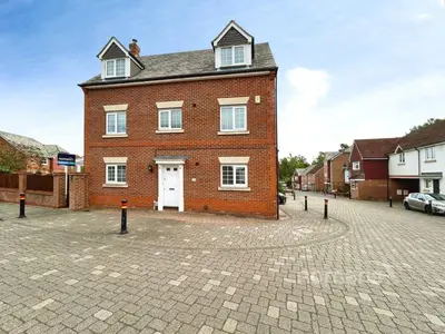East Hundreds, Elvetham Heath, GU51
