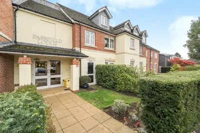 Guildford Road, Lightwater, GU18