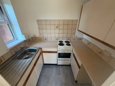 Flat 2, 9 Haden Hill Road, Halesowen, West Midlands, B63 3NE, UK