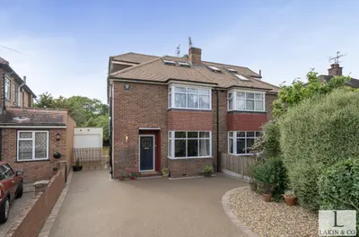 Hoylake Crescent, Ickenham, UB10 8JL