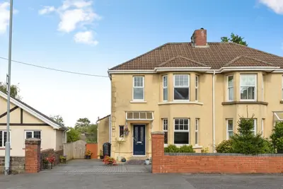 Cecil Road, Gowerton, SA4