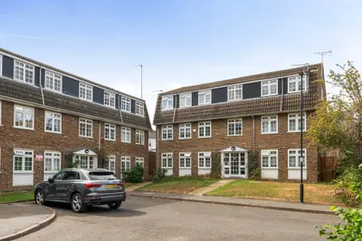 West Bank, Enfield, EN2