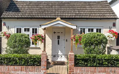 Fourth Cross Road, Twickenham, TW2 5EL