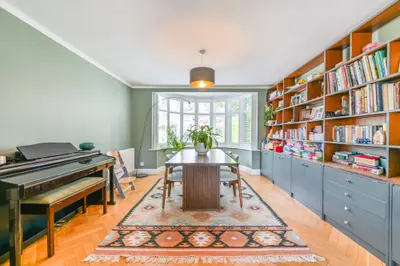 115 Vincent Gardens, London