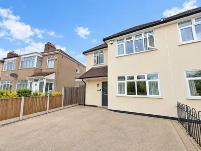 Saffron Road, Romford, Collier Row, RM5 3ES
