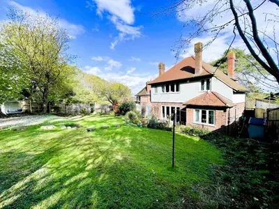 Hinchley Close, Esher, KT10