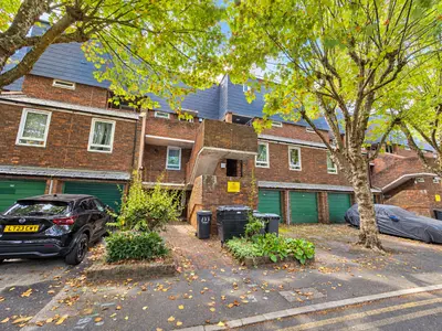 Erskine Crescent, London, N17