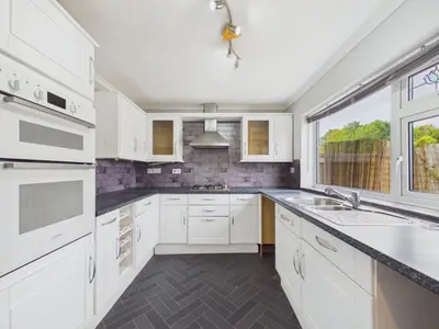 Eliot Close, Liden, SN3