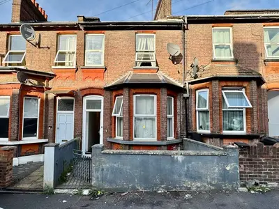 Stockwood Crescent, Luton LU1 3SS