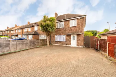 219 Tudor Drive, Morden