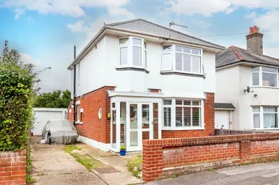 25 Kinsbourne Avenue, Bournemouth, Bournemouth, BH10 4HE