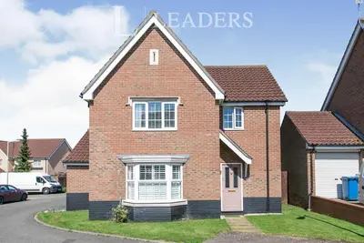Oak Eggar Chase, Pinewood, IP8