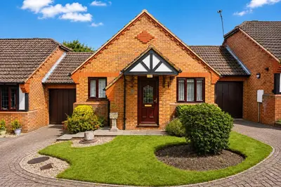 Grovebury Gardens, Park Street, St. Albans