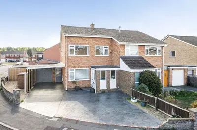 Seeley Crescent, Street, BA16