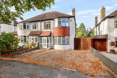 Alberta Avenue, Cheam, SM1