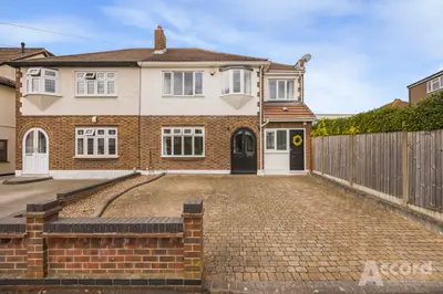 Dee Way, Romford, RM1