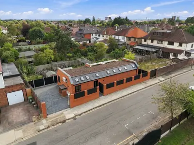 Parkland Avenue, Marshalls Park, RM1